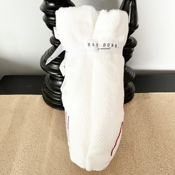 🆕Rae Dunn SET OF 2 MERRY Bathroom Hand Towels - Picture 3 of 5